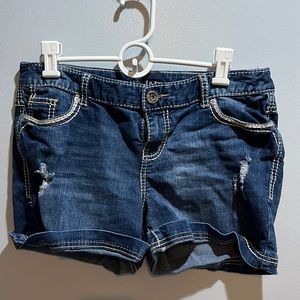 Super cute Maurice’s jean shorts!